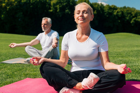 mujer meditando