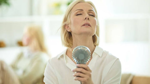 Diferencia entre sofocos y sudores en la menopausia